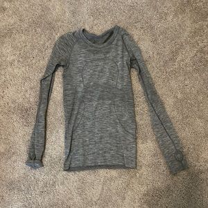 Lulu Lemon gray long sleeve shirt
